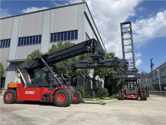 20ft & 40ft Cargo Container Stacker mit Cummins Motor ZF 5WG261 AUTO Getriebe