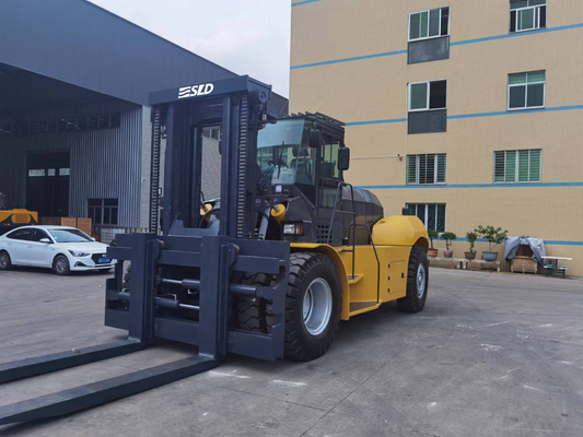 Vielseitiger Schwerhebe-Forklift für schwere Lasten Nennlast 15000kgs Neigungswinkel 45-90 Grad Mastheben Höhe 3000mm
