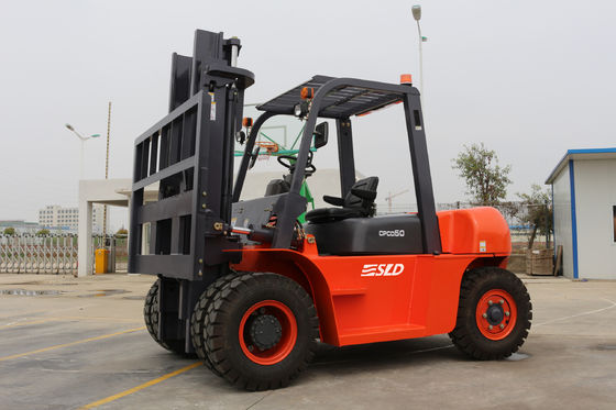 5000kgs Dieselgabelstapler ISUZU Engine Hydraulic Transmission