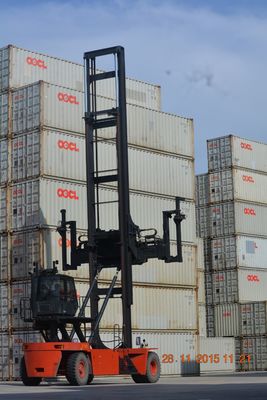 Roter Leerbehälter-Handler mit CUMMINS QSM11-330-Motor / ISO 20-40 Behälter-Handling